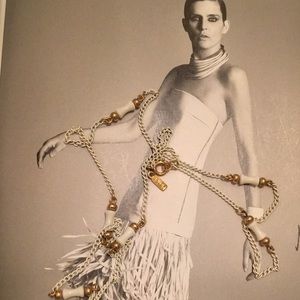 Beautiful Monet necklace with milk glass